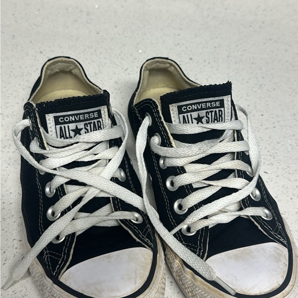 Converse Black Athletic Shoes with Iconic Design and Rubber Toe Cap